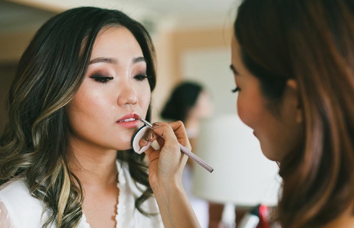 How to find the right makeup products for doing your bridal makeup